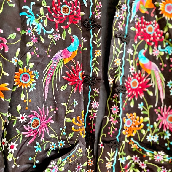 Vintage 1940s-1960s era Plum Blossoms Black Silk Chinese Embroidered Jacket - Picture 2 of 4